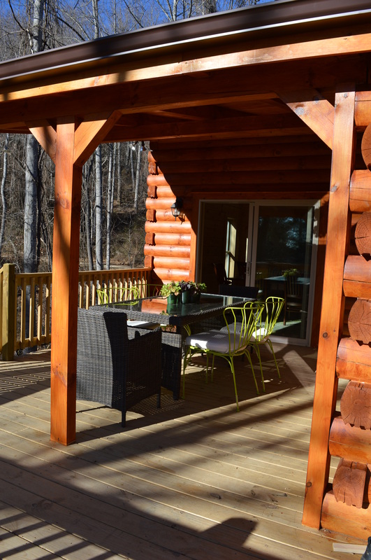 covered porch dining at log cabin